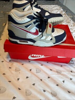 Nike Men’s Mid-Top Sneakers in White, Navy & Red US 8.5